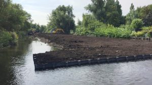 Aanvullen en egaliseren van grond en aanbrengen natuurvriendelijke oever