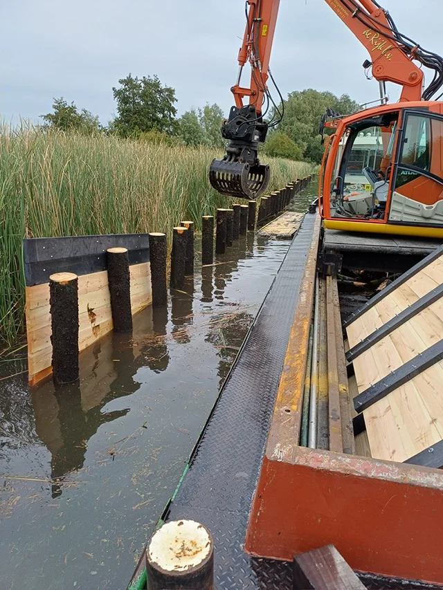 Ecologische opwaardering Reigersbos 3 sBA - Reigersbos - Ecologische opwaardering - Oude palen hergebruiken